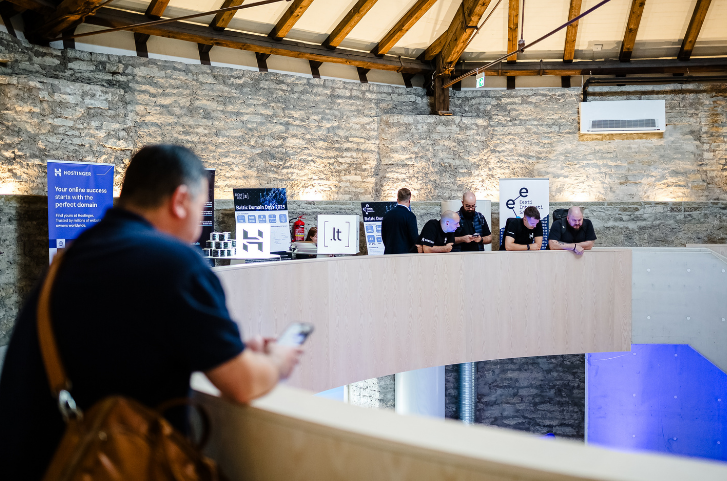 Miks kasutame kustuvate domeenide vabastamiseks pimeoksjonit?